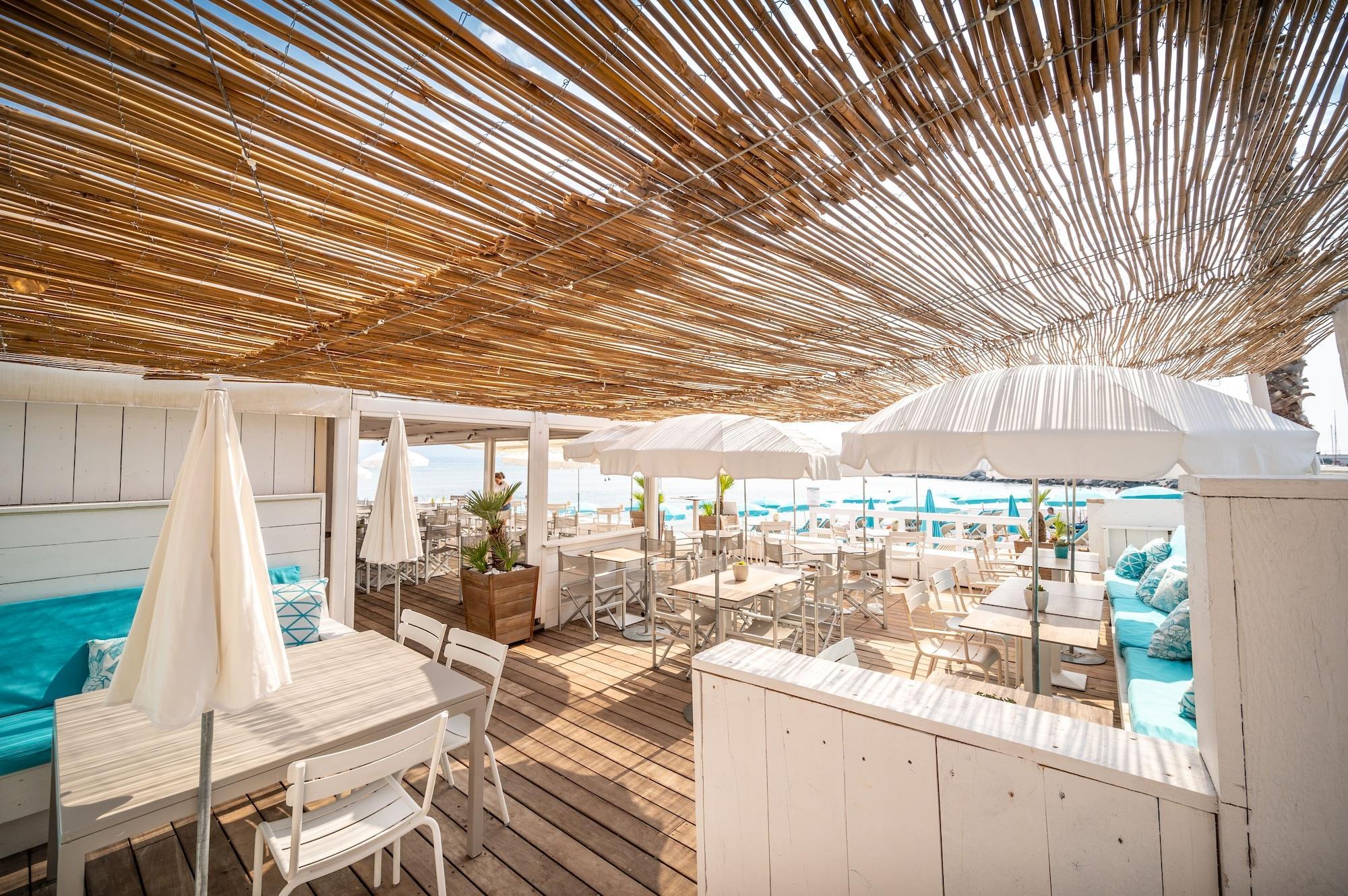 Van Der Valk Hotel Saint-Aygulf Сен-Агулф Екстериор снимка