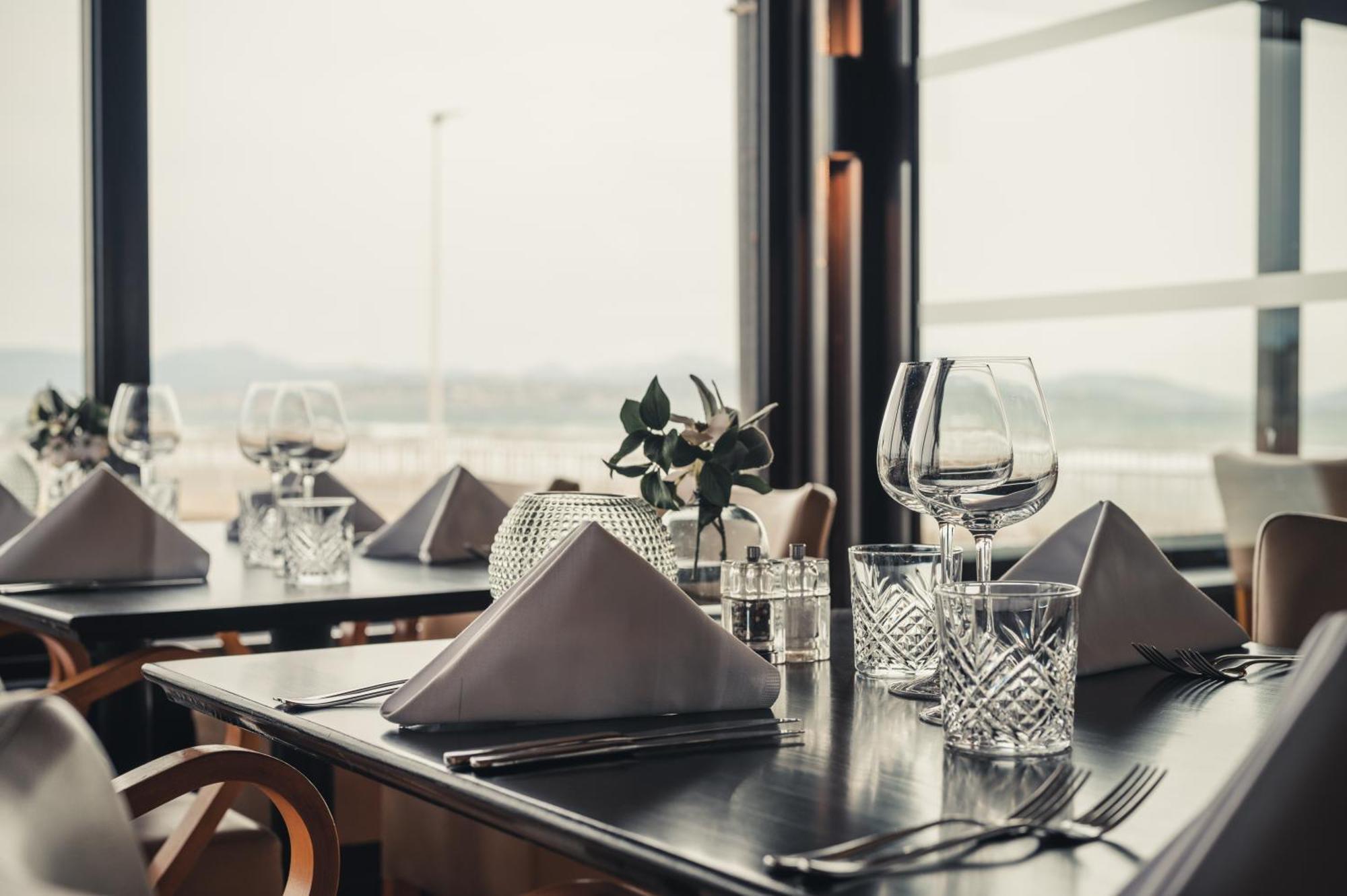 Van Der Valk Hotel Saint-Aygulf Сен-Агулф Екстериор снимка