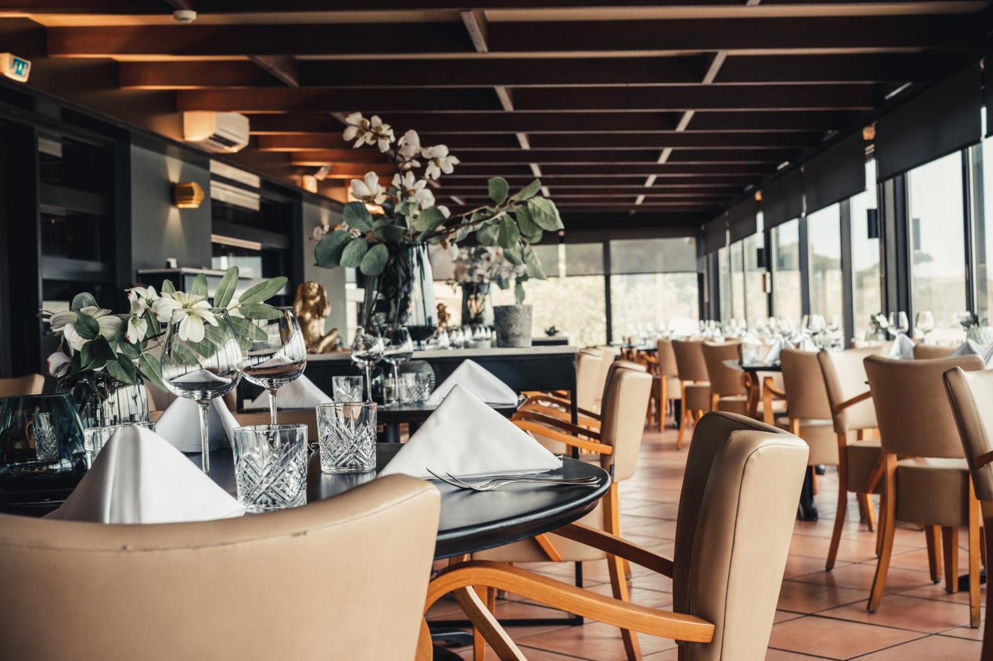 Van Der Valk Hotel Saint-Aygulf Сен-Агулф Екстериор снимка